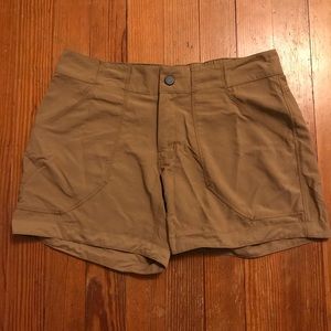 Mountain Hardware Hiking Shorts in Khaki size 2